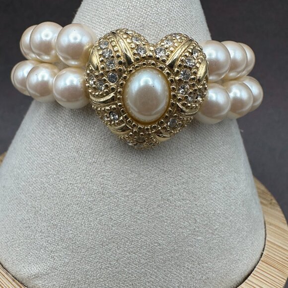 Vintage Richelieu Double Faux Pearl Bracelet with heart “centerpiece” covered in - Picture 4 of 14